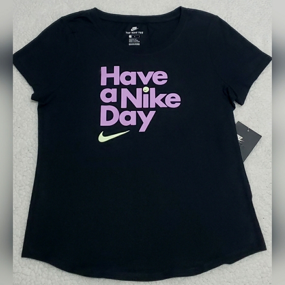 ♦️NIKE Athletic Cut Bundle of Tee's♦️ - Picture 4 of 5